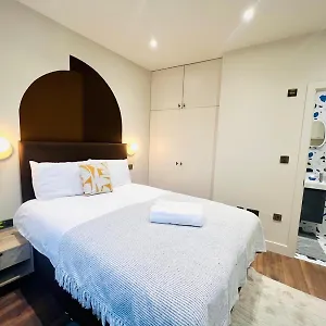 Holly A Mini Great Location For Tourist!!! Guest house London