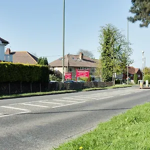 Cumberland House Gatwick B & B Bed & Breakfast