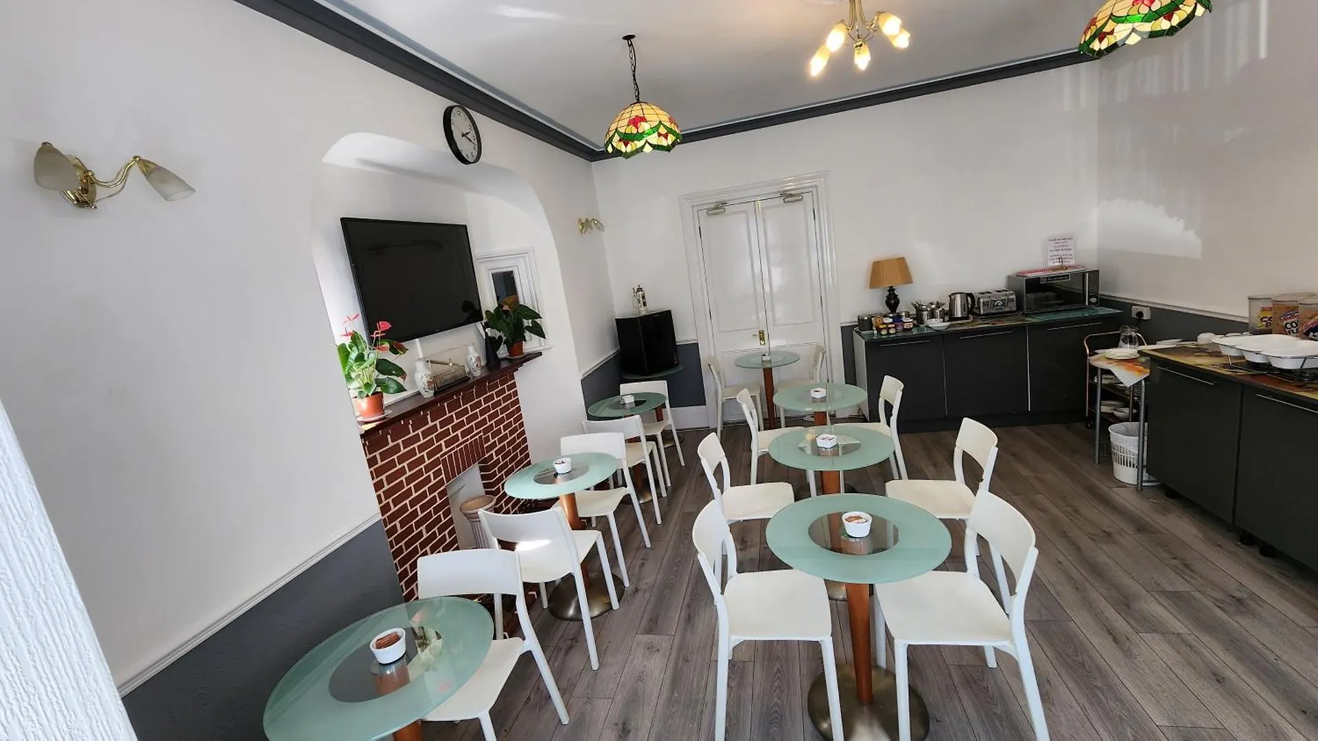 هورلي Gatwick Castle B&B